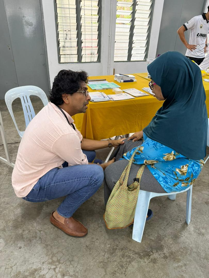 Dr. Anand consulting a patient at community outreach